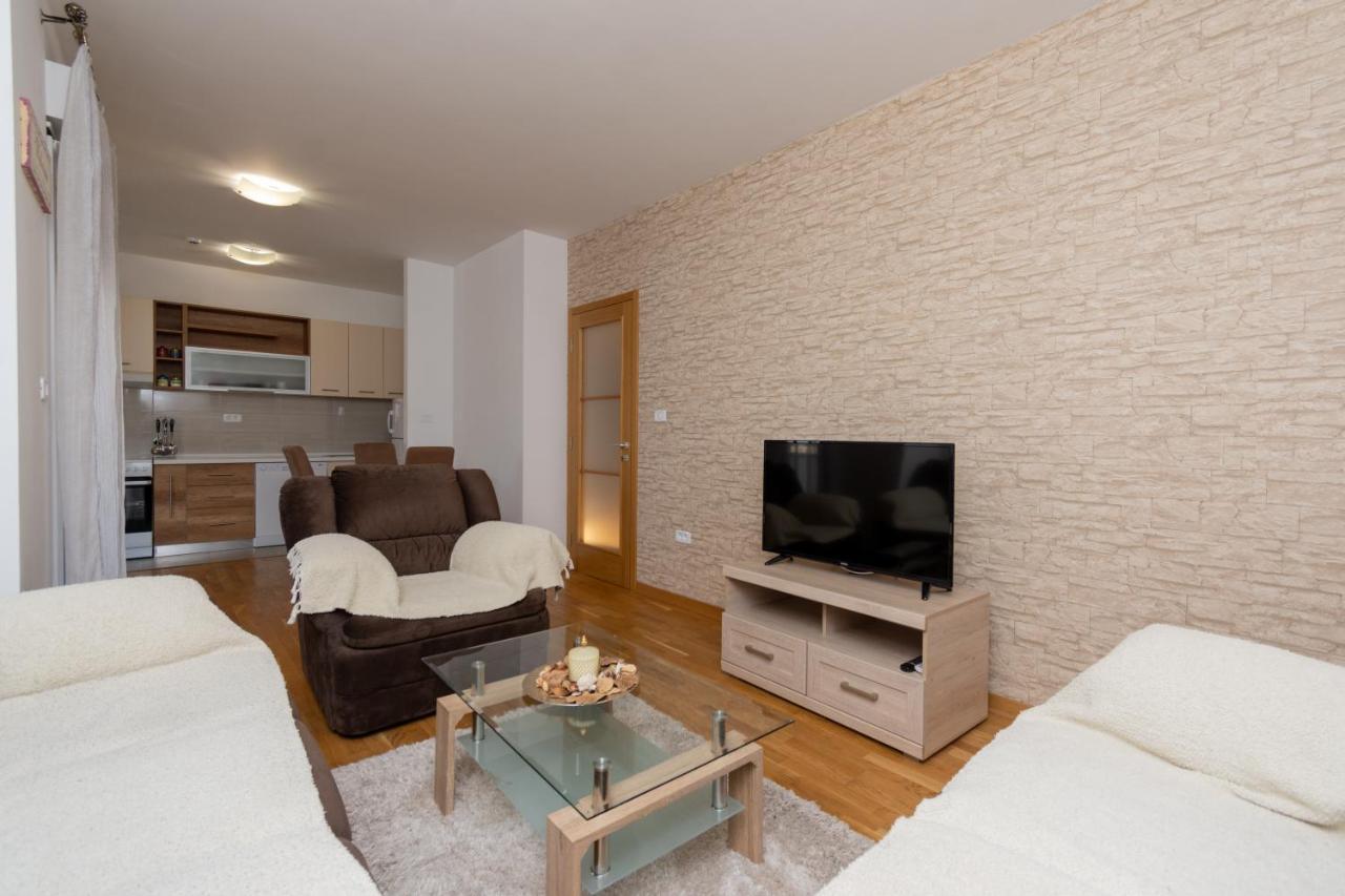 City Compass Apartment 2 Подгорица Экстерьер фото